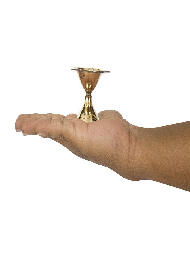 Spillbox مصباح زيتي تقليدي من النحاس الأصفر من Spillbox للطقوس الدينية (بوجا) | ديا (طقوس بوجا) | ديبام (خمسة وجوه) | ديبام (طقوس آرتي) | مصباح زيتي بخمسة وجوه لأدوات وديكورات معبد المنزل - FSDL- S-(1) - Image 5